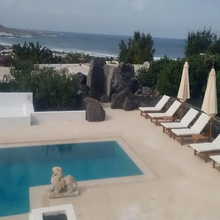 Sleeps 4 Pool Wifi T691448