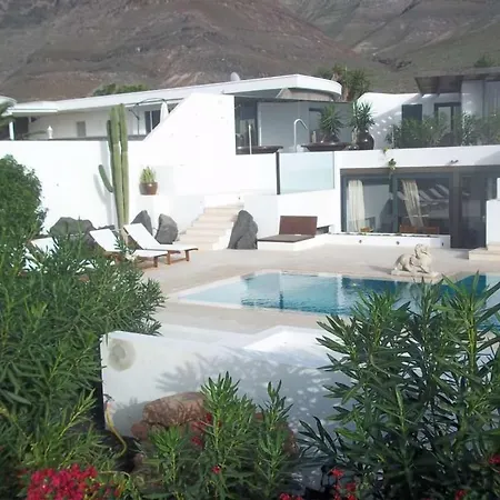 Holiday home Sleeps 4 Pool Wifi T691448