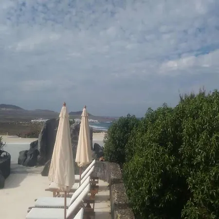 Sleeps 4 Pool Wifi T691448 * Famara