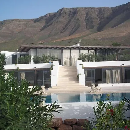 Sleeps 4 Pool Wifi T691448 *