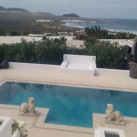 Sleeps 4 Pool Wifi T691448