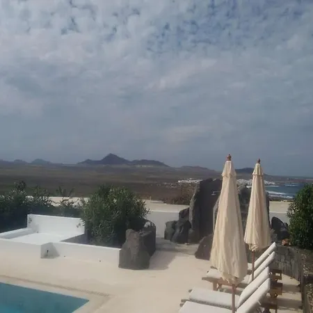 Holiday home Sleeps 4 Pool Wifi T691448 Famara